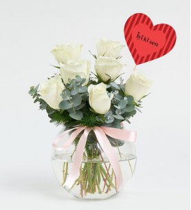 Akvaryumda Beyaz Güller 