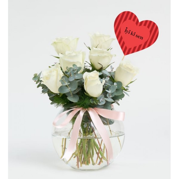 Akvaryumda Beyaz Güller 