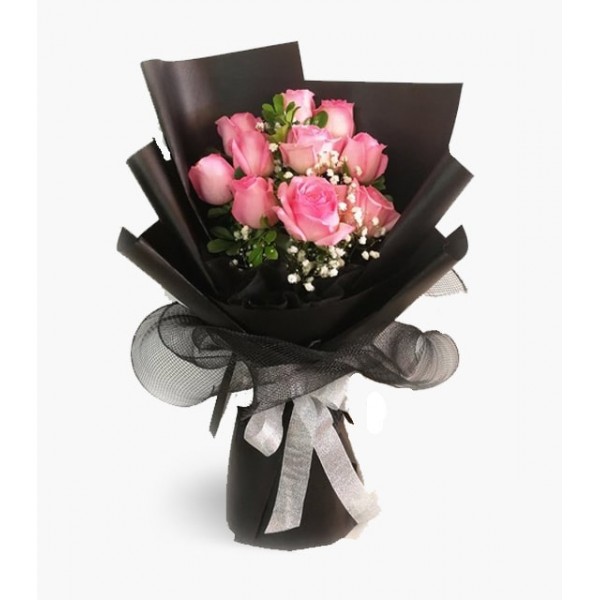 Siyah Kağıtta Pembe Gül Buketi