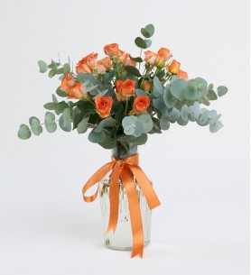 Vazoda Turuncu Çardak Güller