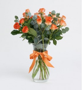 Silindir Vazoda Turuncu Çardak Güller