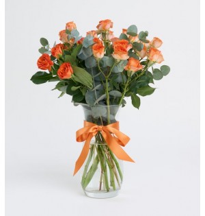 Silindir Vazoda Turuncu Çardak Güller